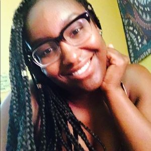 Meet your Posher, Alona